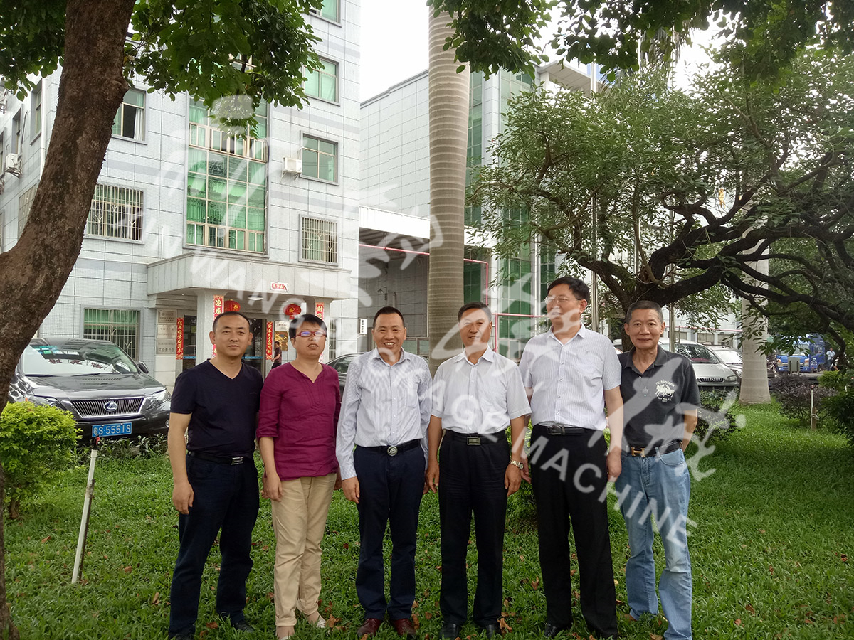 總裝備部劉思剛少將、新華社李建琦博士一行蒞臨新望公司考察指導